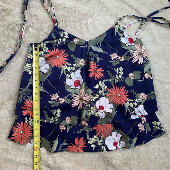 🎉 HP 🎉 NWT BR Navy Floral Print Tie Shoulder Tiered Top, Size Small - Picture 15 of 16